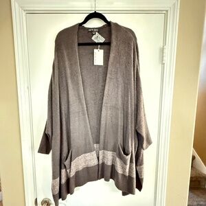 NWT Luxury-soft Barefoot Dreams CozyChic Lite® Cliffside Wrap